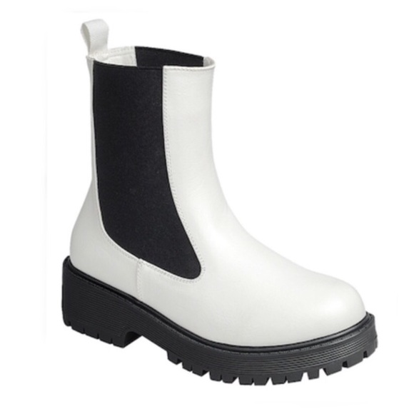 !! NEW !! White Vegan Leather Pull On Chelsea Lug Sole Boots - Picture 5 of 5